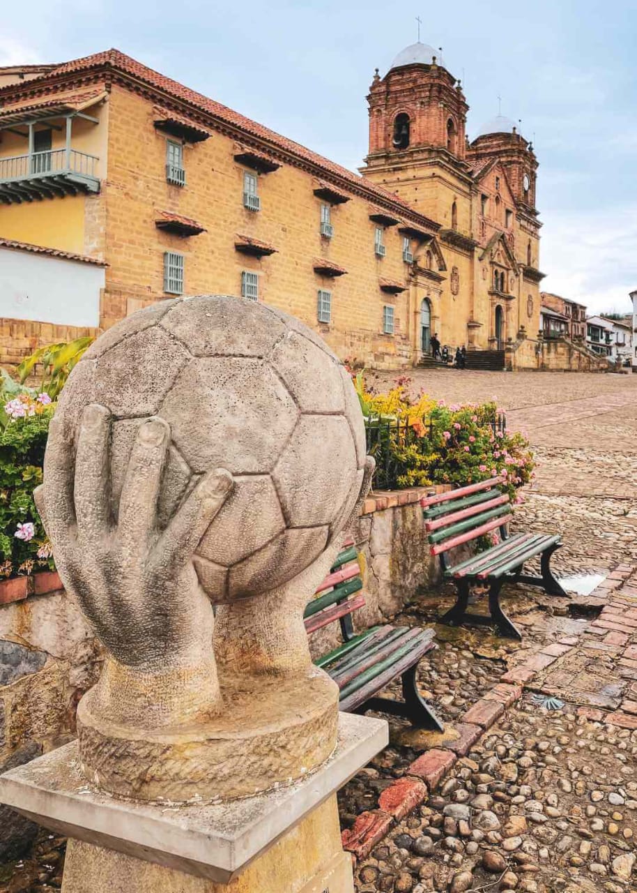 Arquitectura y plaza de un pueblo de Boyacá